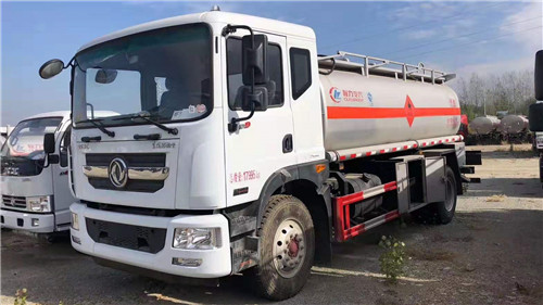 老國標剩下兩臺東風多利卡D9加油車危險品底盤，安全達標已下發(fā)，買到就是賺到，歡迎搶購