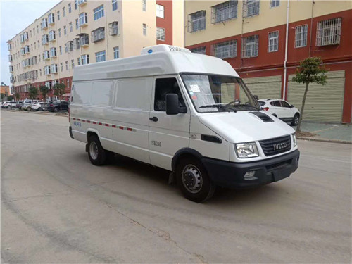 南京依維柯柴油面包冷藏車大空間，市內(nèi)不限行