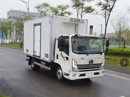 陜汽德龍國六4.2米冷藏車上市\(zhòng)濰柴130馬力配置高端！