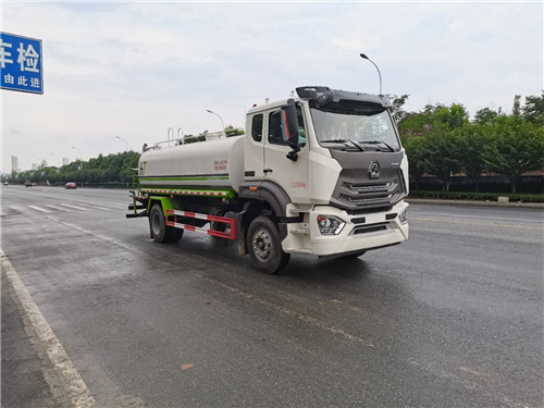 新款重汽豪沃n系列12方灑水車：環(huán)保免征齊全！