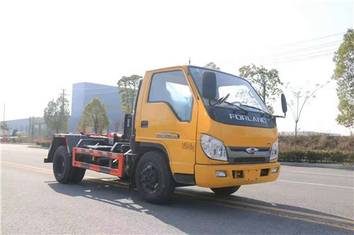 市場上一款雙層大梁的藍牌鉤臂垃圾車，純工程自卸車底盤，載重無敵