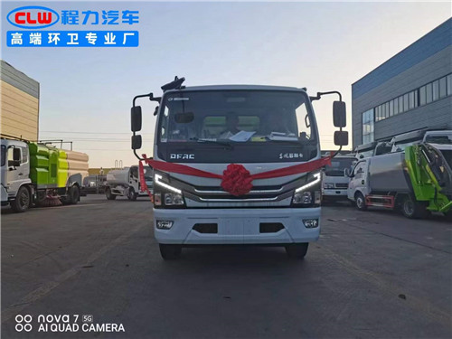 國六東風(fēng)大多利卡掃路車，水箱2.5m3 垃圾箱5m3