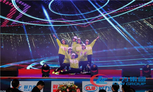 會(huì)上，對(duì)各版塊先進(jìn)集體、個(gè)人，先進(jìn)黨支部進(jìn)行了表彰；在豐富的抽獎(jiǎng)、表演環(huán)節(jié)中，穿插了有員工自我匾牌演出的精彩節(jié)目，受到直播觀眾的熱評(píng)點(diǎn)贊，會(huì)議在熱烈祥和史詩般的典禮中圓滿結(jié)束，落下帷幕。