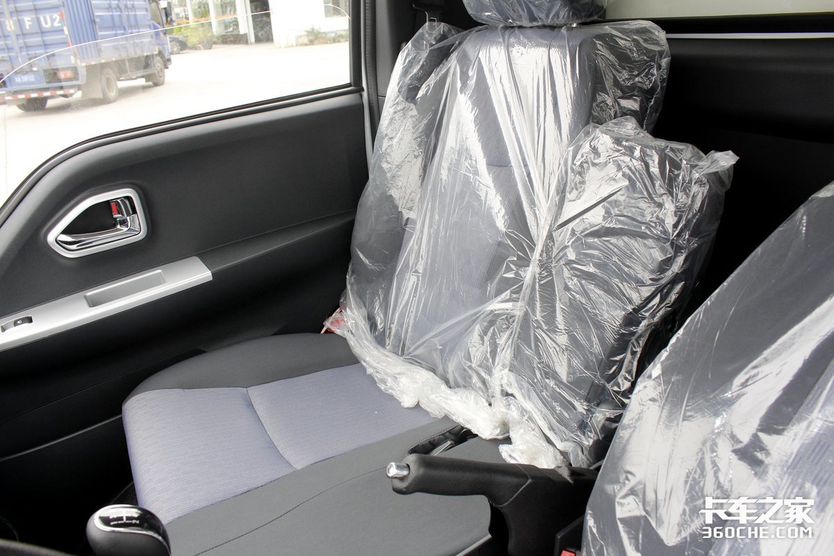 2.3L全柴機 途逸冷藏車可以合規(guī)拉1.8噸