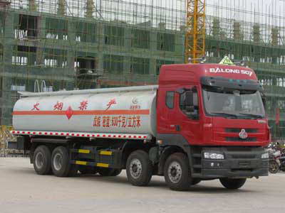 柳汽乘龍28方化工液體運(yùn)輸車