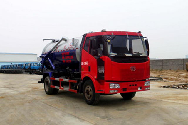 國(guó)四解放6-7方吸污車