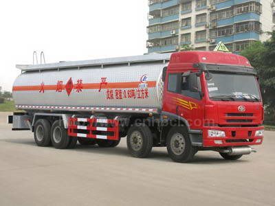 解放前四后八36方鋁合金罐車